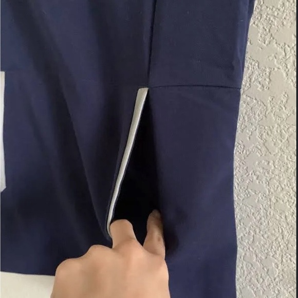 FIGS Odesa womens scrub top
Size: XL Color: Navy
Like new, never worn - Picture 3 of 4